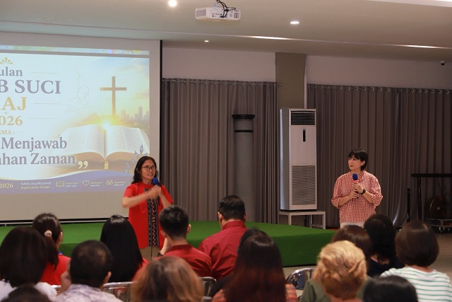 PAKAIIbu Christina Arum dan Ibu Aurea Nadia sebagai MC yang memandu Sosialisasi BKS 2026_1
